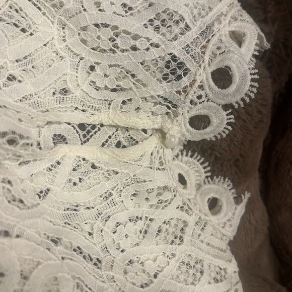 Rain Women's Size large Half Sleeve Embroidered Top Ivory STYLE: OR5880 - Picture 8 of 10